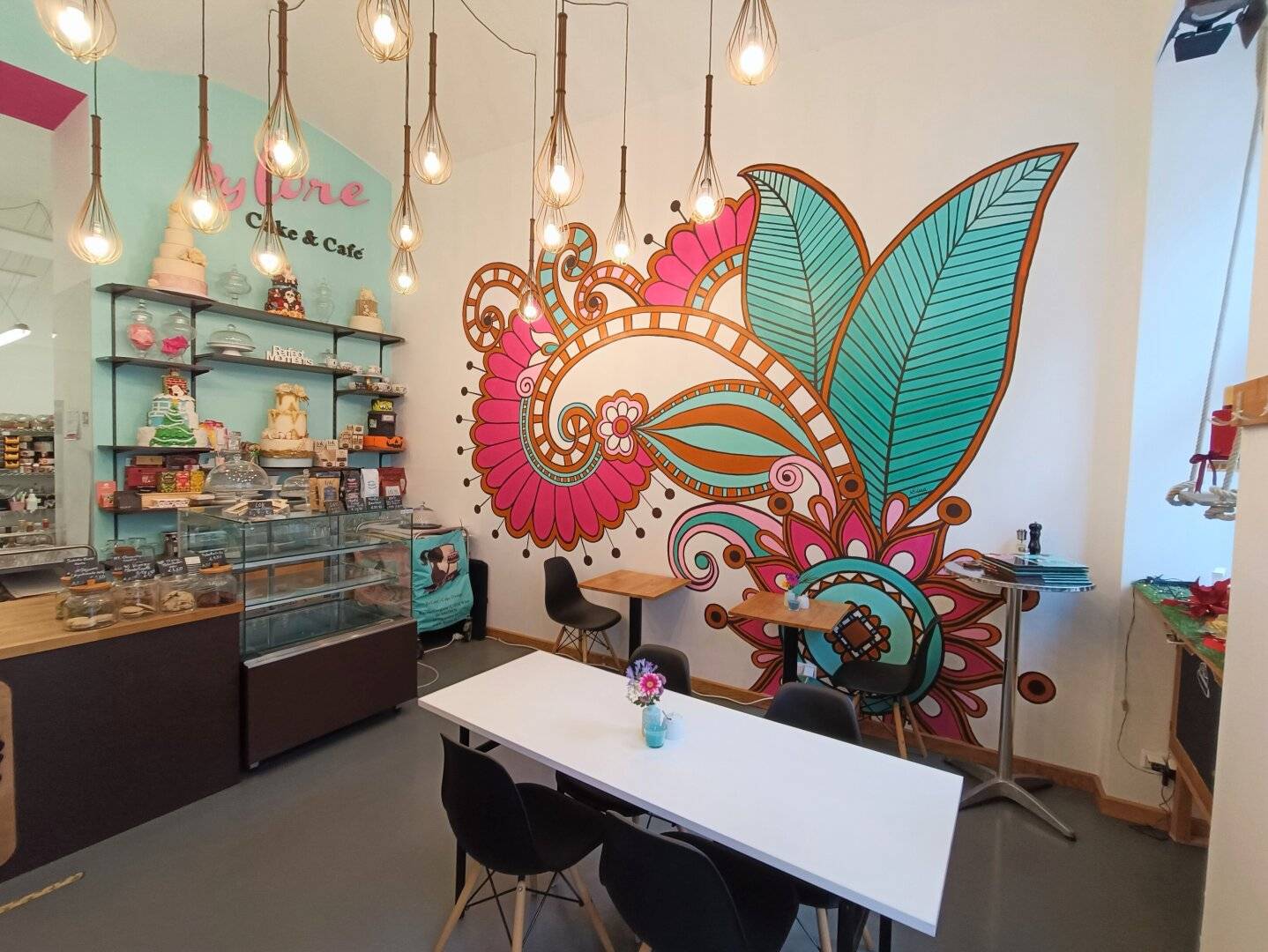 * CAKE-SHOP * CAFE * KONDITOREI * EISSALON *  beim Karmeitermarkt