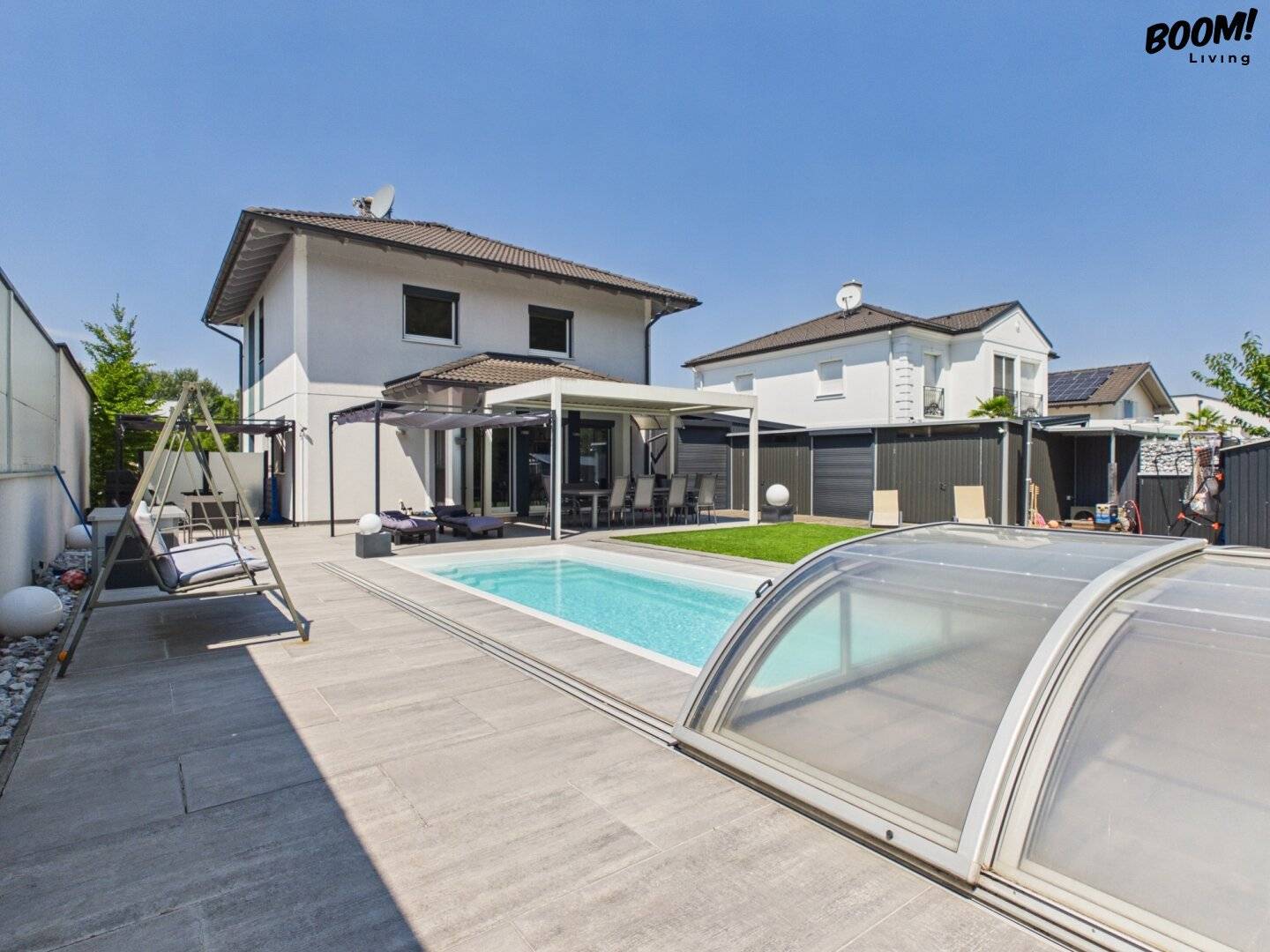 Exclusive single-family house with heated pool and spacious garden in Ebreichsdorf