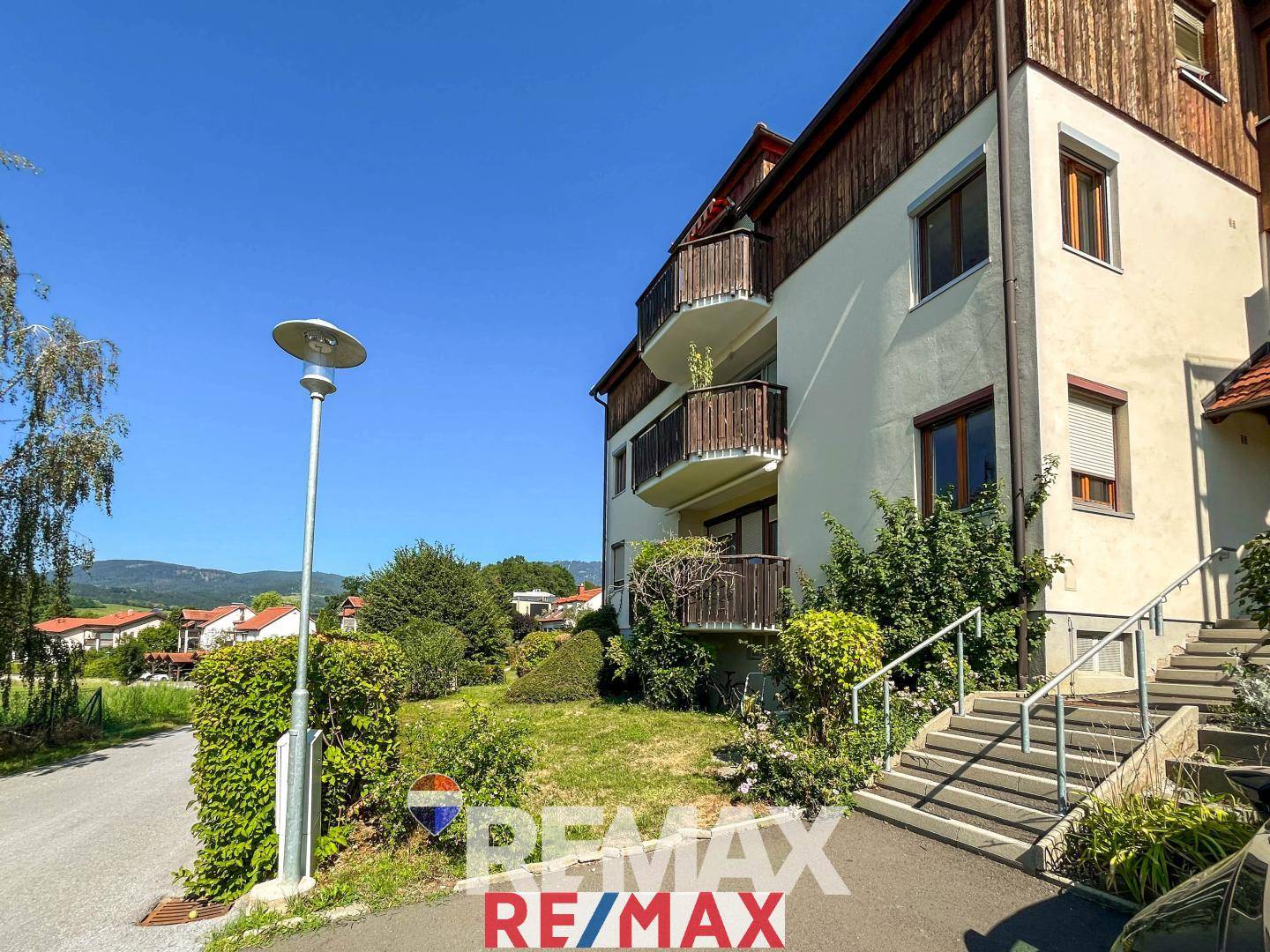 Helle Wohnung mit Grünblick und sonnigem Balkon