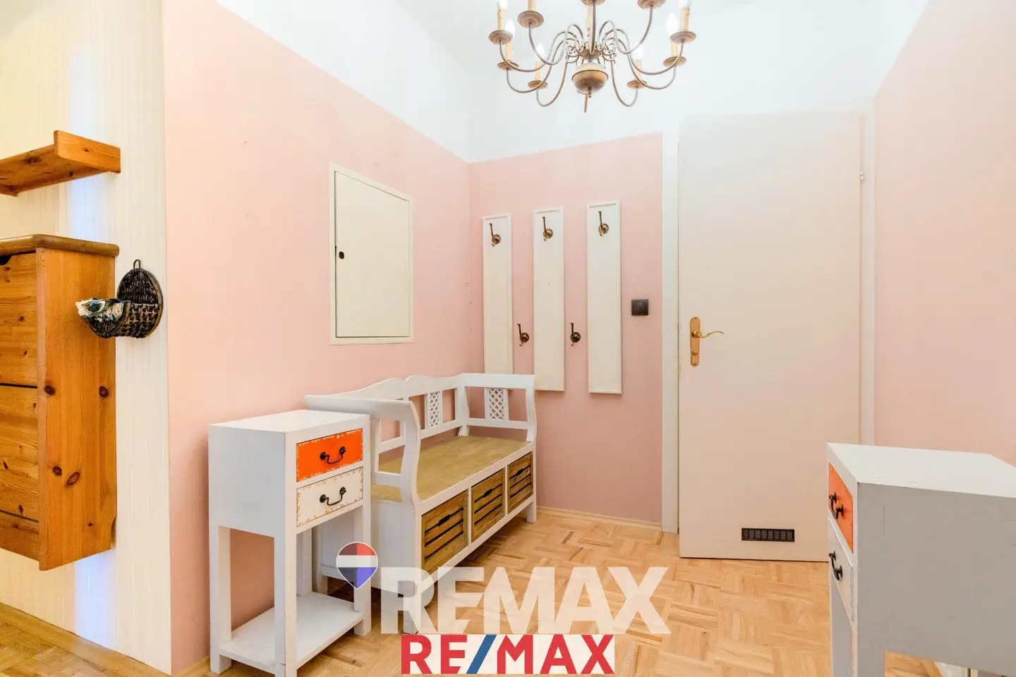 Großzügige Wohnung mit sonnigem Balkon und Grünblick
