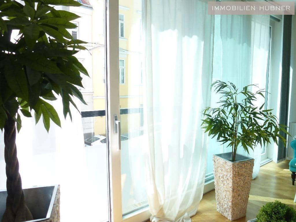 Lichtdurchflutete Wohnung mit Wintergarten in Traumlage