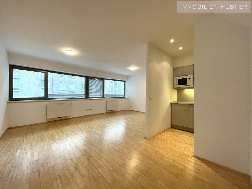 Bright apartment in architect house near U6