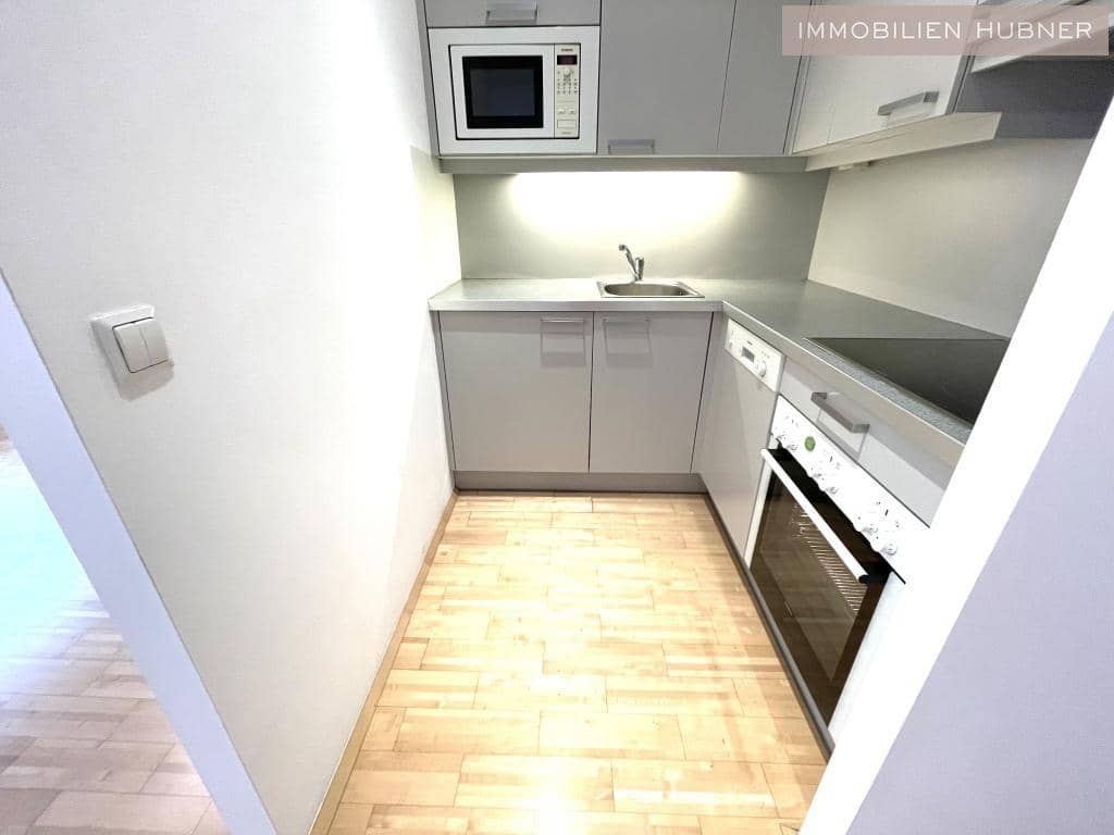 Bright apartment in architect house near U6