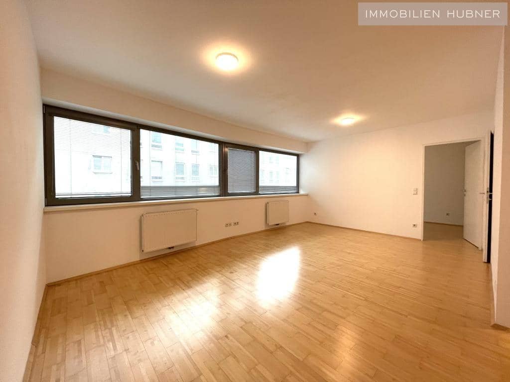 Bright apartment in architect house near U6