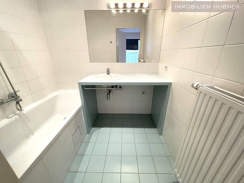 Bright apartment in architect house near U6