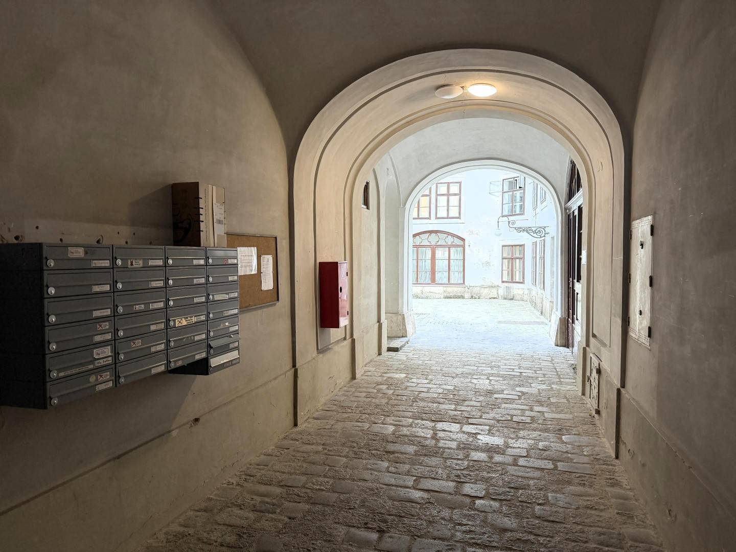 Charming Altbauwohnung with courtyard and herringbone parquet