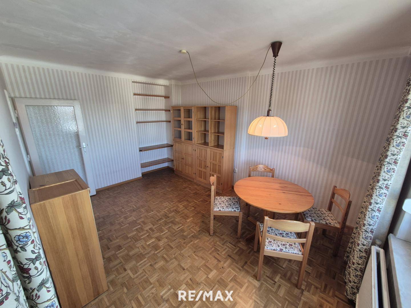 Move in ready apartment with distant view and lift