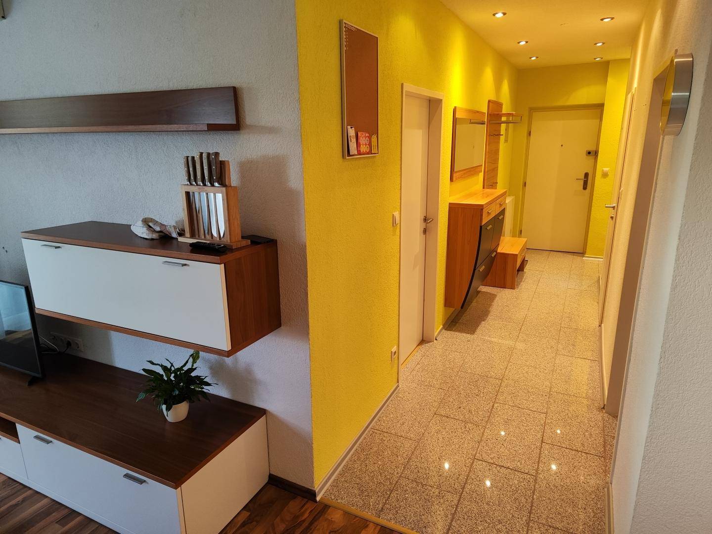 Modernisierte Wohnung mit Loggia und Stellplatz