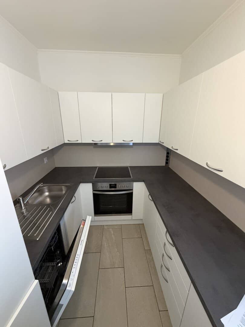 Commission-free and Immediate Move-in: 3-room apartment with private 30 m2 roof garden directly on the city border of Vienna - Top 2/29