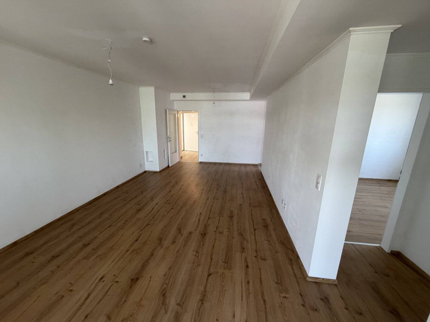 Commission-free and Immediate Move-in: 3-room apartment with private 30 m2 roof garden directly on the city border of Vienna - Top 2/29