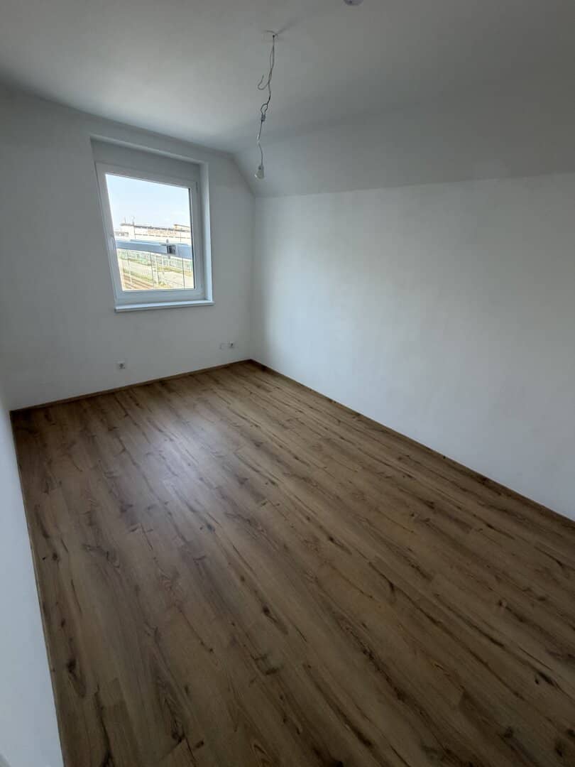 Commission-free and Immediate Move-in: 3-room apartment with private 30 m2 roof garden directly on the city border of Vienna - Top 2/29