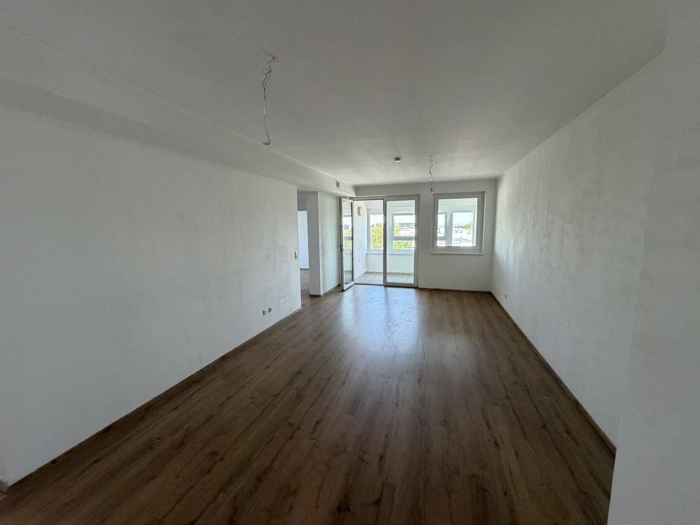Commission-free and Immediate Move-in: 3-room apartment with private 30 m2 roof garden directly on the city border of Vienna - Top 2/29