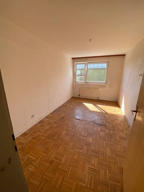 Helle Wohnung mit Loggia und Tiefgaragenplatz