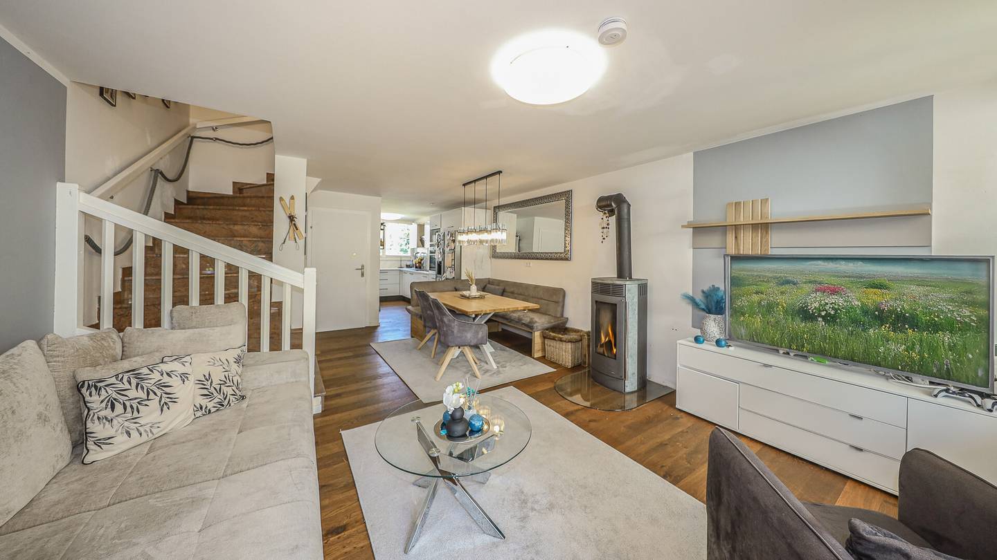 Maisonette apartment sunny peaceful garden and fireplace