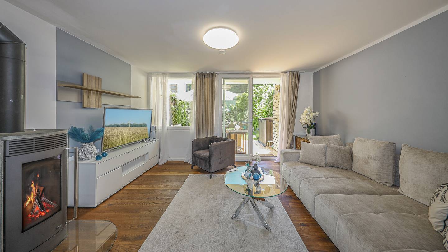 Maisonette apartment sunny peaceful garden and fireplace