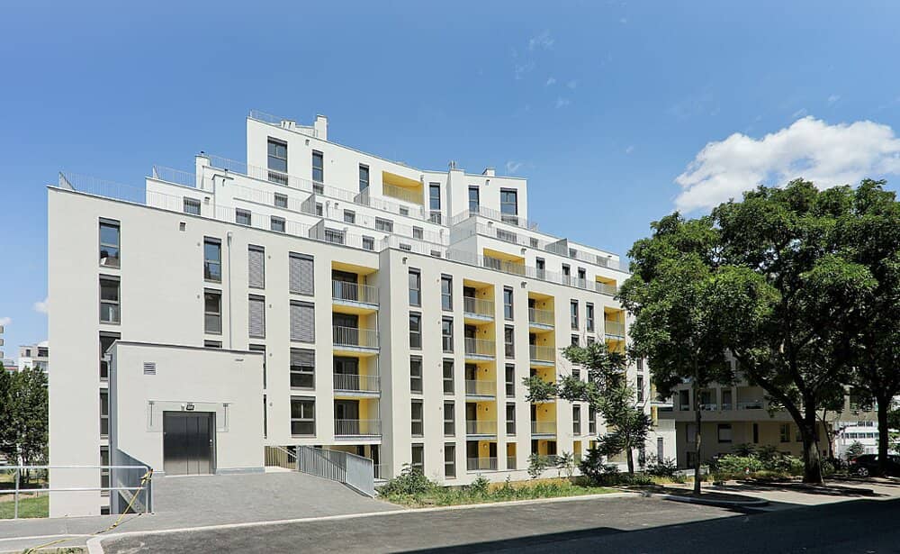 PRIVATE &amp; EXCLUSIVE EVENING SUN - SOUTHWEST ROOF TERRACE WITH ELECTRONIC OUTSIDE BLINDS AND UNDERFLOOR COOLING