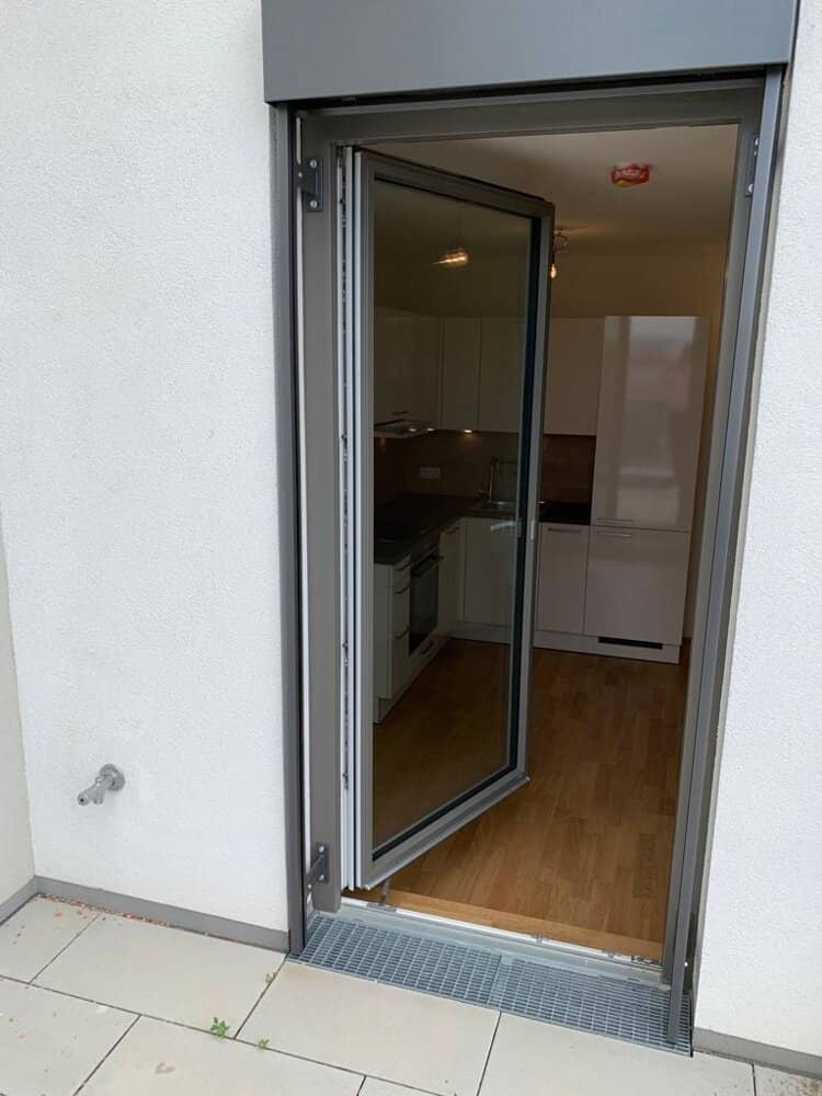 PRIVATE &amp; EXCLUSIVE EVENING SUN - SOUTHWEST ROOF TERRACE WITH ELECTRONIC OUTSIDE BLINDS AND UNDERFLOOR COOLING