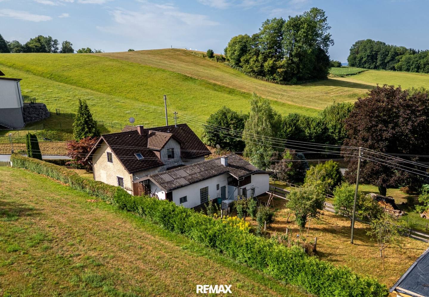 Einfamilienhaus mit Anbau, Garage und großen Garten in Ungenach