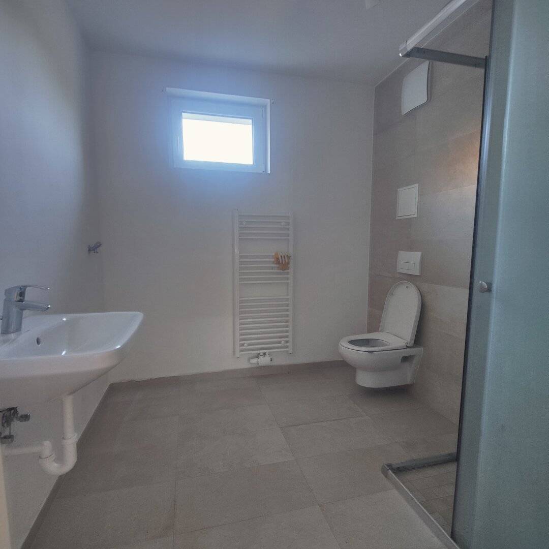 Beautiful 4-room apartment with private garden and own garage in Korneuburg