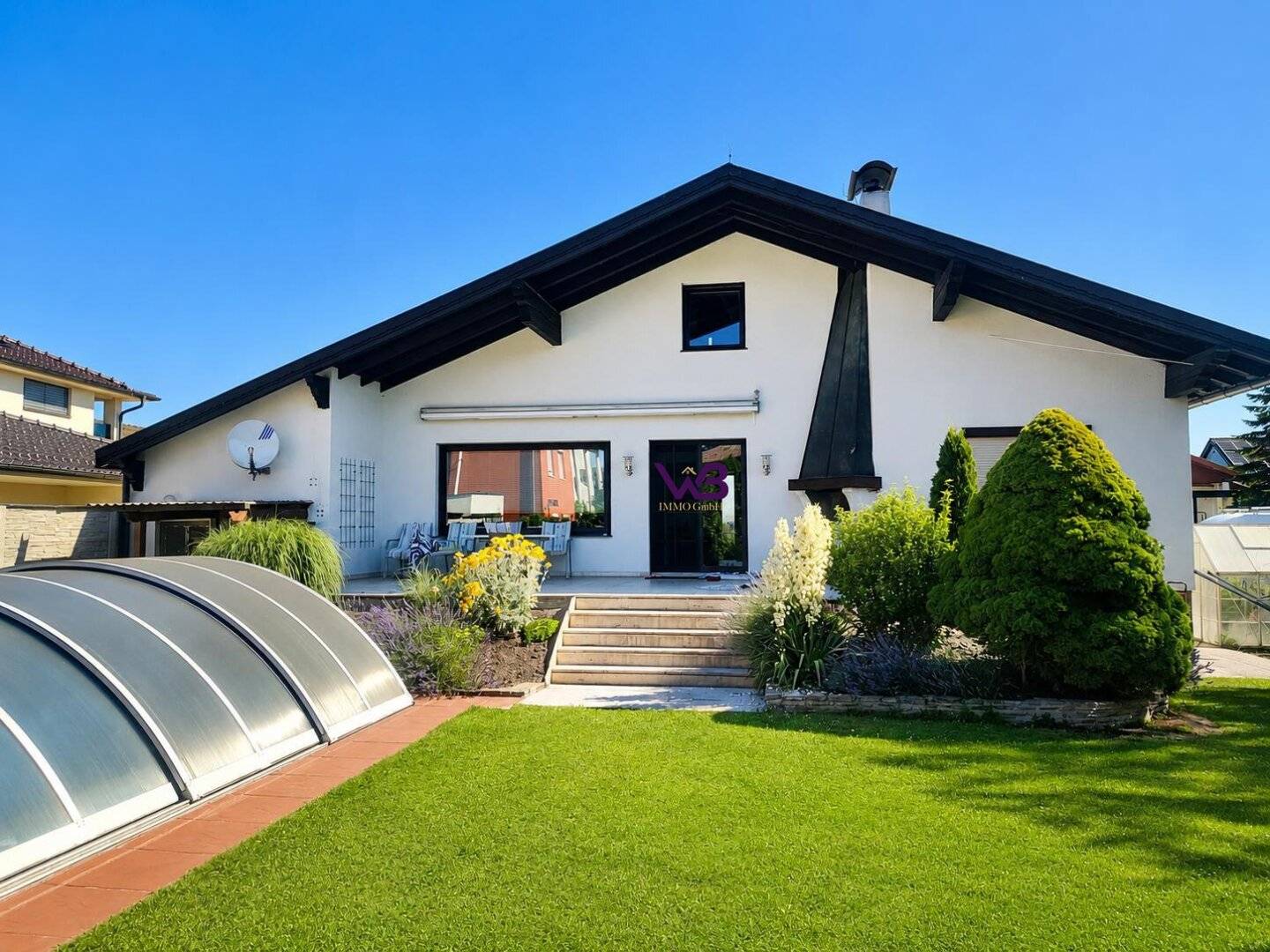 Großzügiges Einfamilienhaus mit 678 m2 Grundstück, Garten &amp; überdachtem Swimmingpool