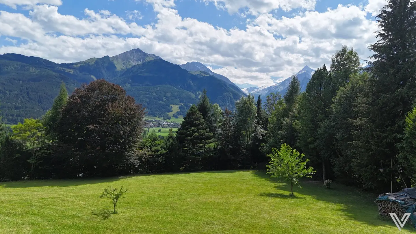 Premium Location: Dream Property with over 4000 m² Area in Piesendorf-Aufhausen for Sale