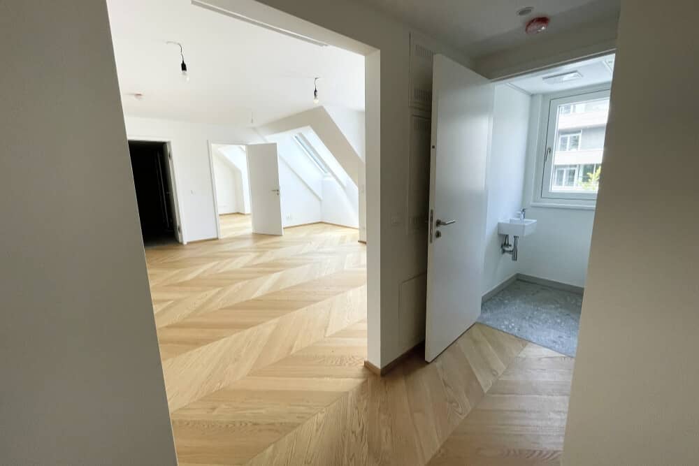 Bright attic apartment with west balcony and modern building technology