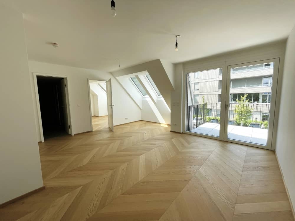 Bright attic apartment with west balcony and modern building technology
