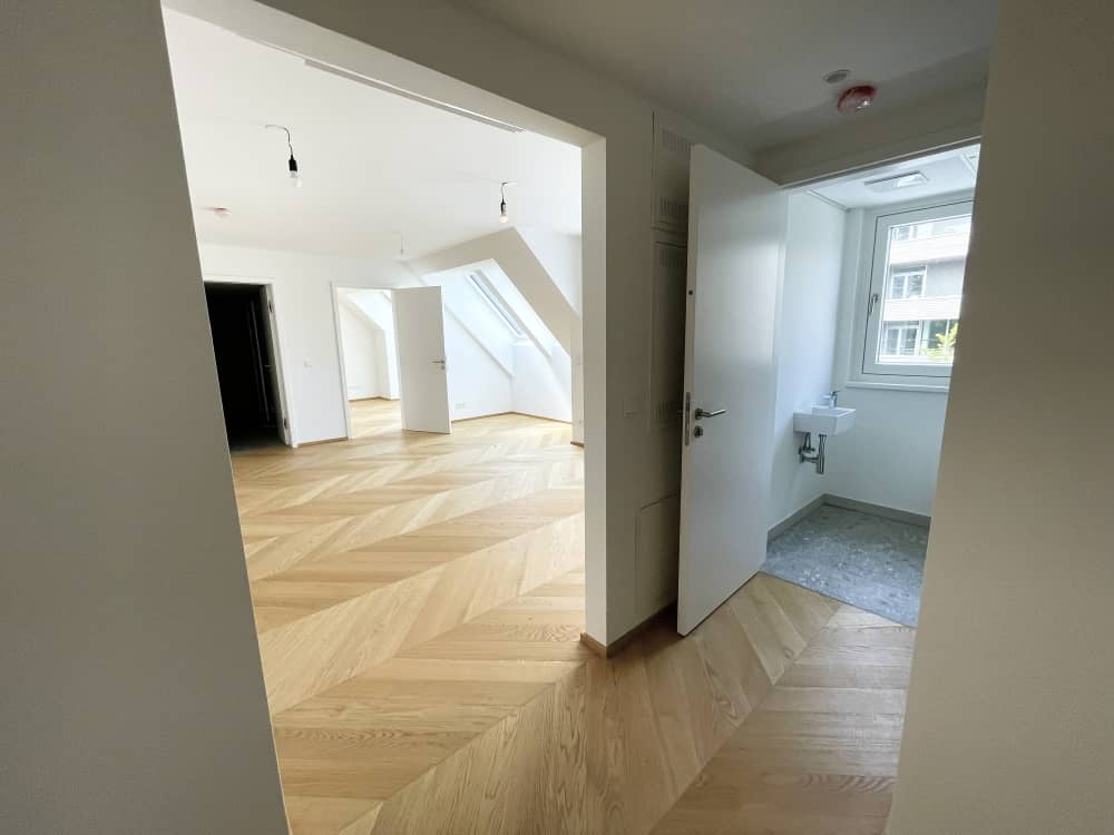 Bright attic apartment with west balcony and modern building technology