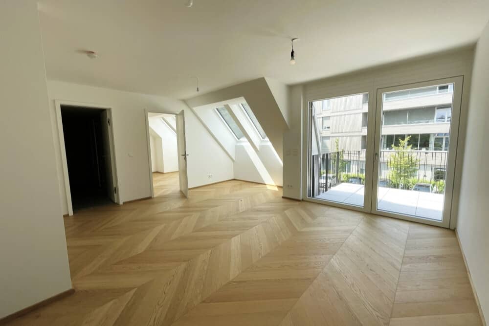 Bright attic apartment with west balcony and modern building technology