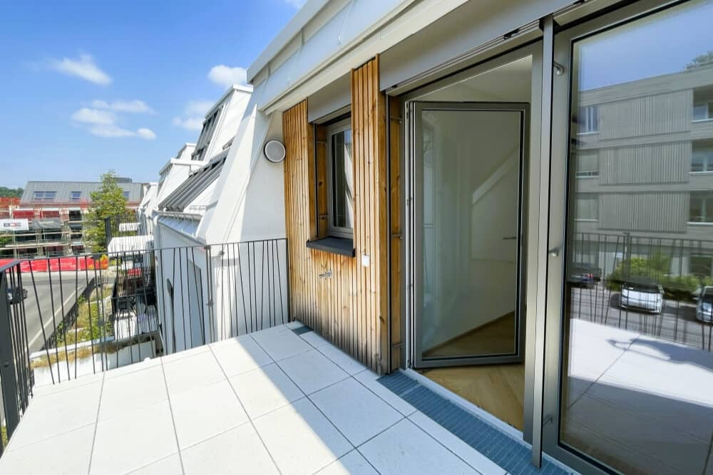 Bright attic apartment with west balcony and modern building technology