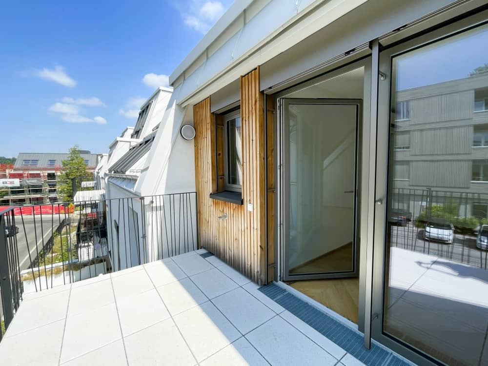 Bright attic apartment with west balcony and modern building technology