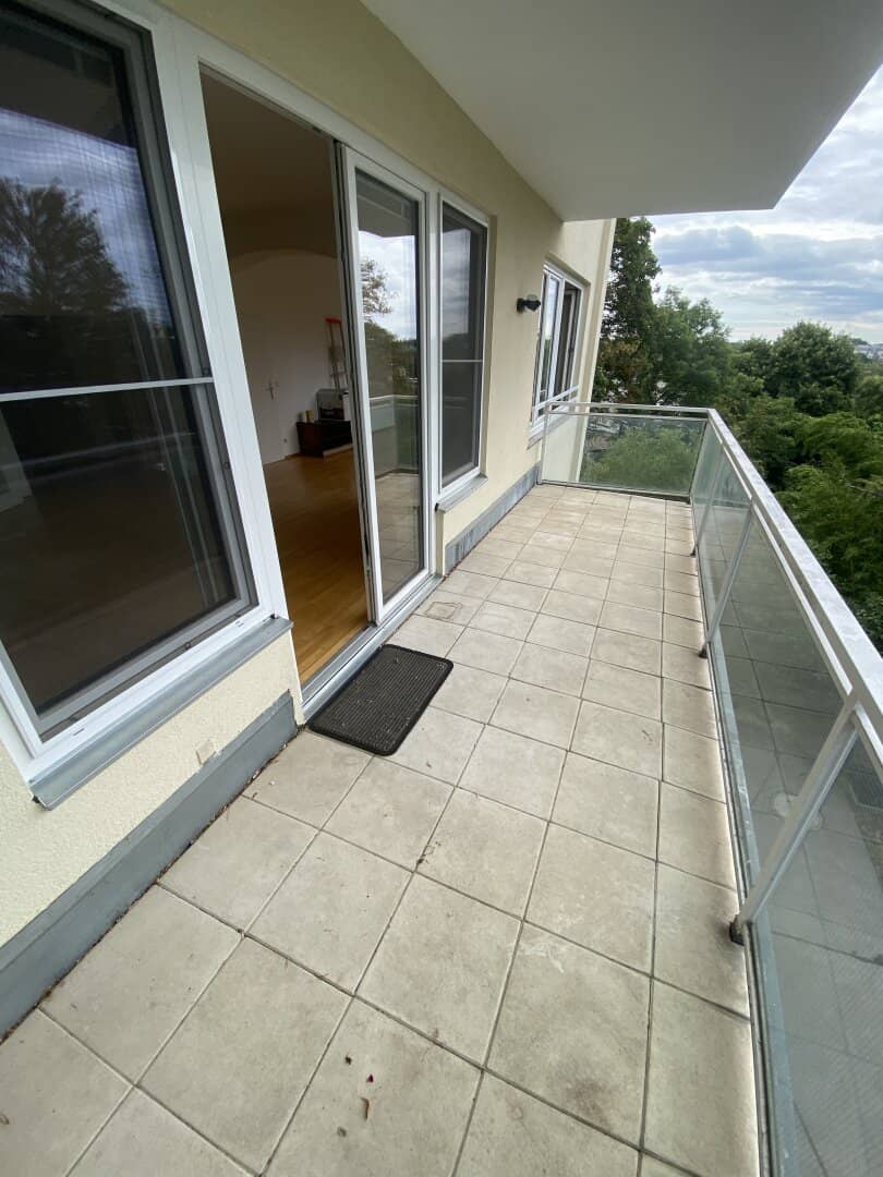 Großzügige 5 Zimmer Wohnung in Toplage mit Terrasse und Pool - Gartenmitbenützung