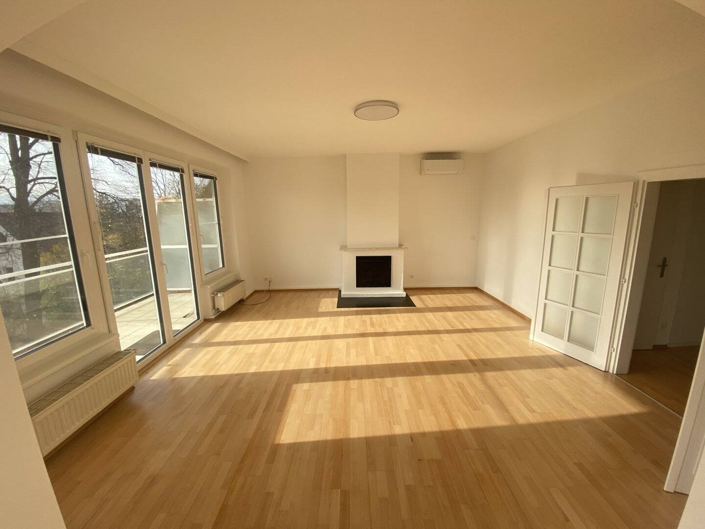 Großzügige 5 Zimmer Wohnung in Toplage mit Terrasse und Pool - Gartenmitbenützung