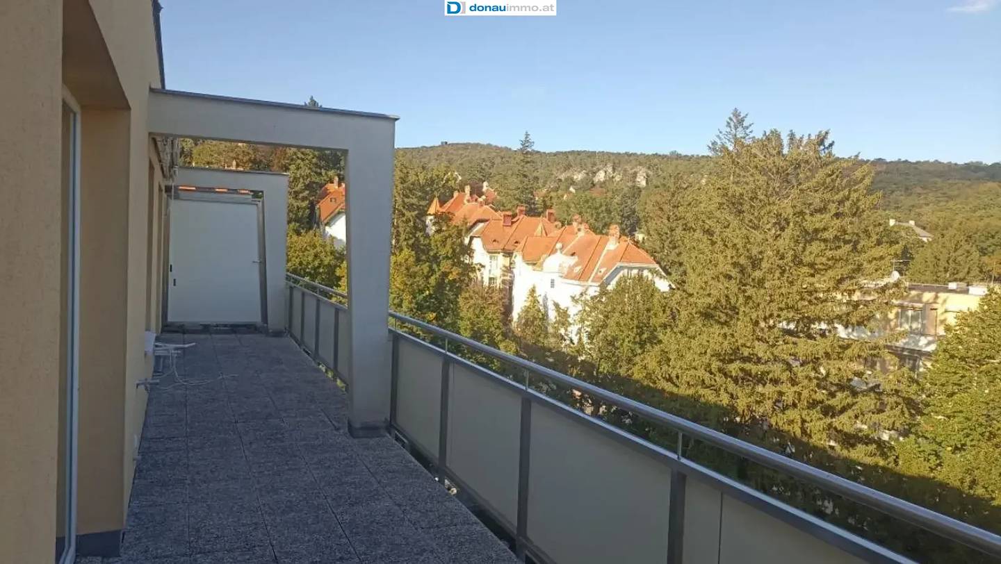 Traumhafte Dachgeschosswohnung mit 27 m2 Terrasse &amp; Weitblick in Baden für Investoren