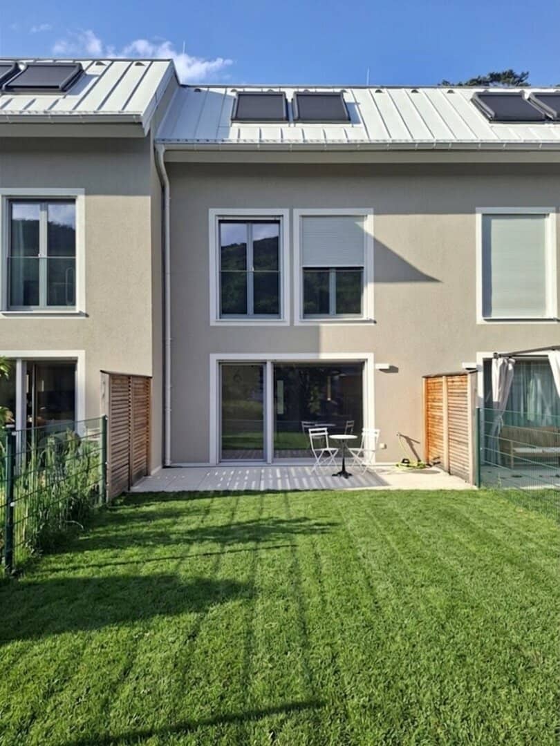 Residential oasis in the Helenental, 5-6 room first-occupancy terraced house with top fittings - terrace, southwest garden, carport parking space - including Vienna Woods around your home!