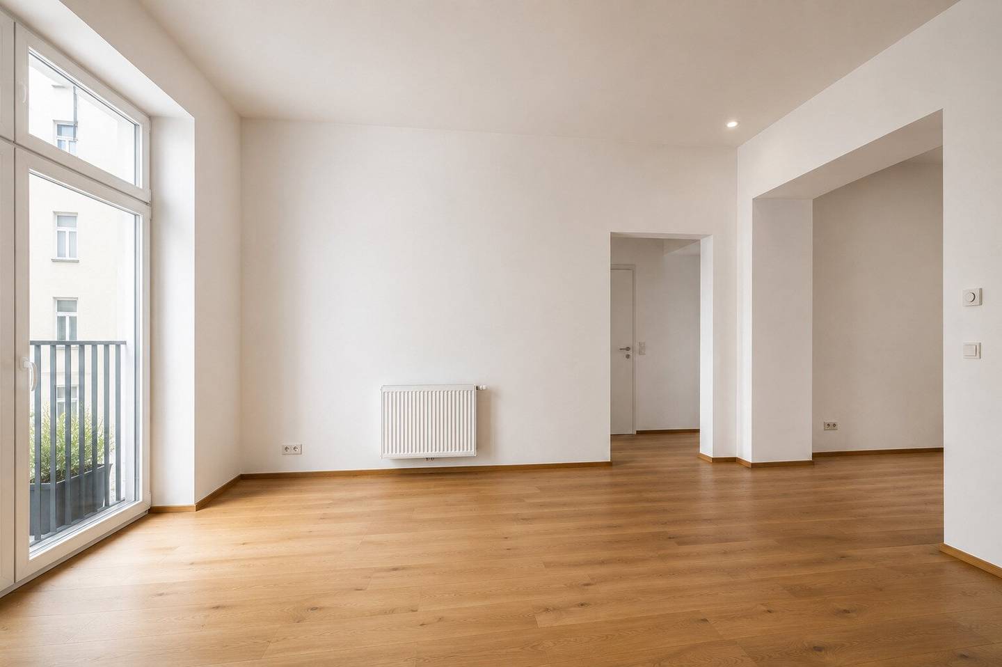 SELTENHEIT! 3-Zi.-Altbauwohnung mit großen Balkon! ERSTBEZUG!