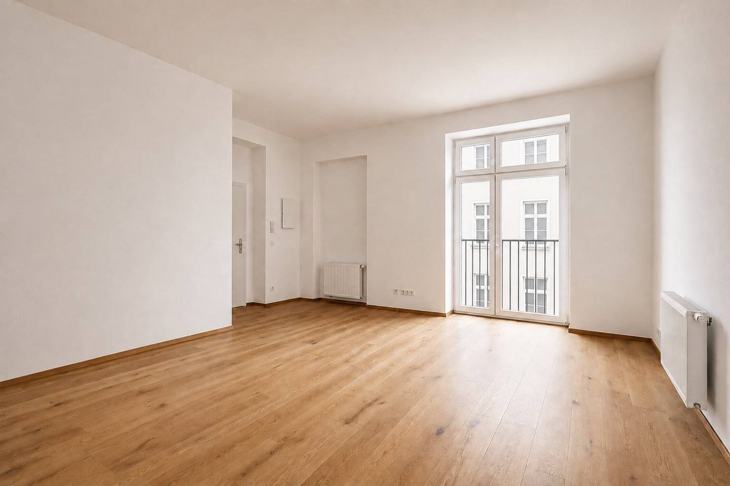 SELTENHEIT! 3-Zi.-Altbauwohnung mit großen Balkon! ERSTBEZUG!
