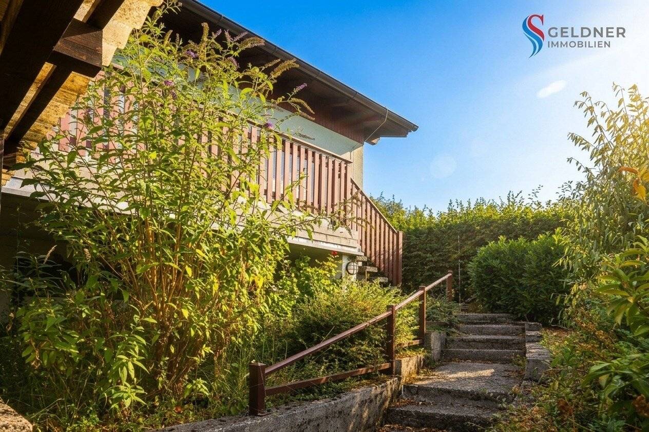 Ruhig gelegenes, gemütliches, sofort beziehbares Einfamilienhaus mit Terrasse, Kamin, Doppel-Garage und separatem Carport in Ritzing