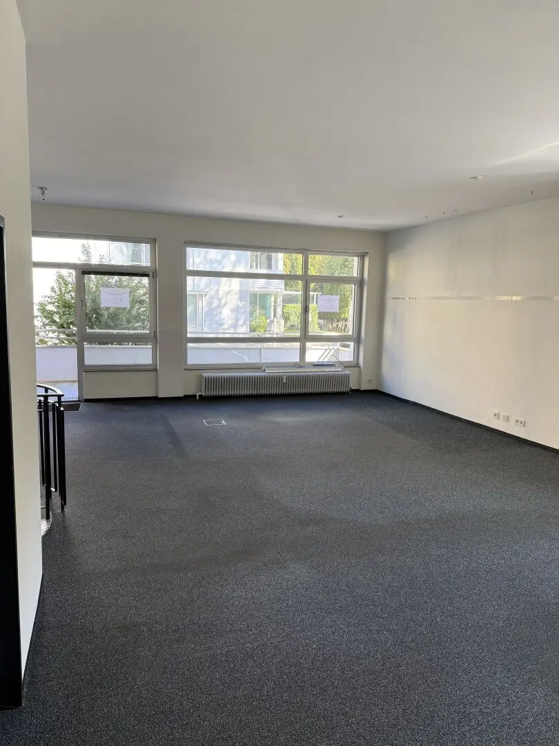 Attractive RETAIL UNIT/OFFICE in the Riedenburg district for rent