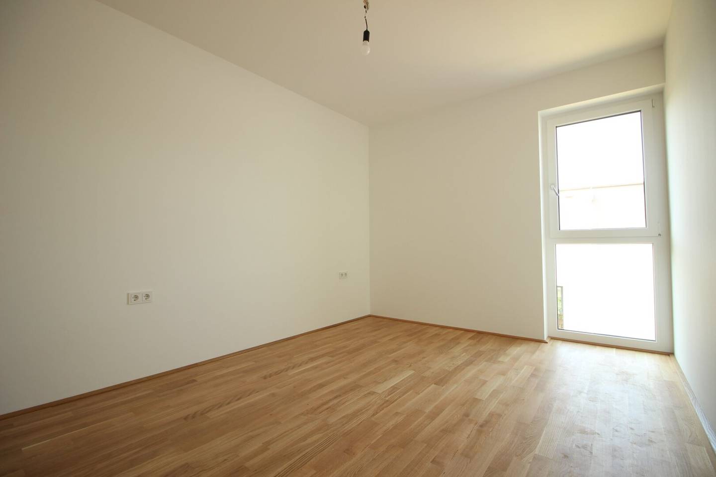 hochwertige 2-Zimmer Etagenwohnung mit PKW-Stellplatz