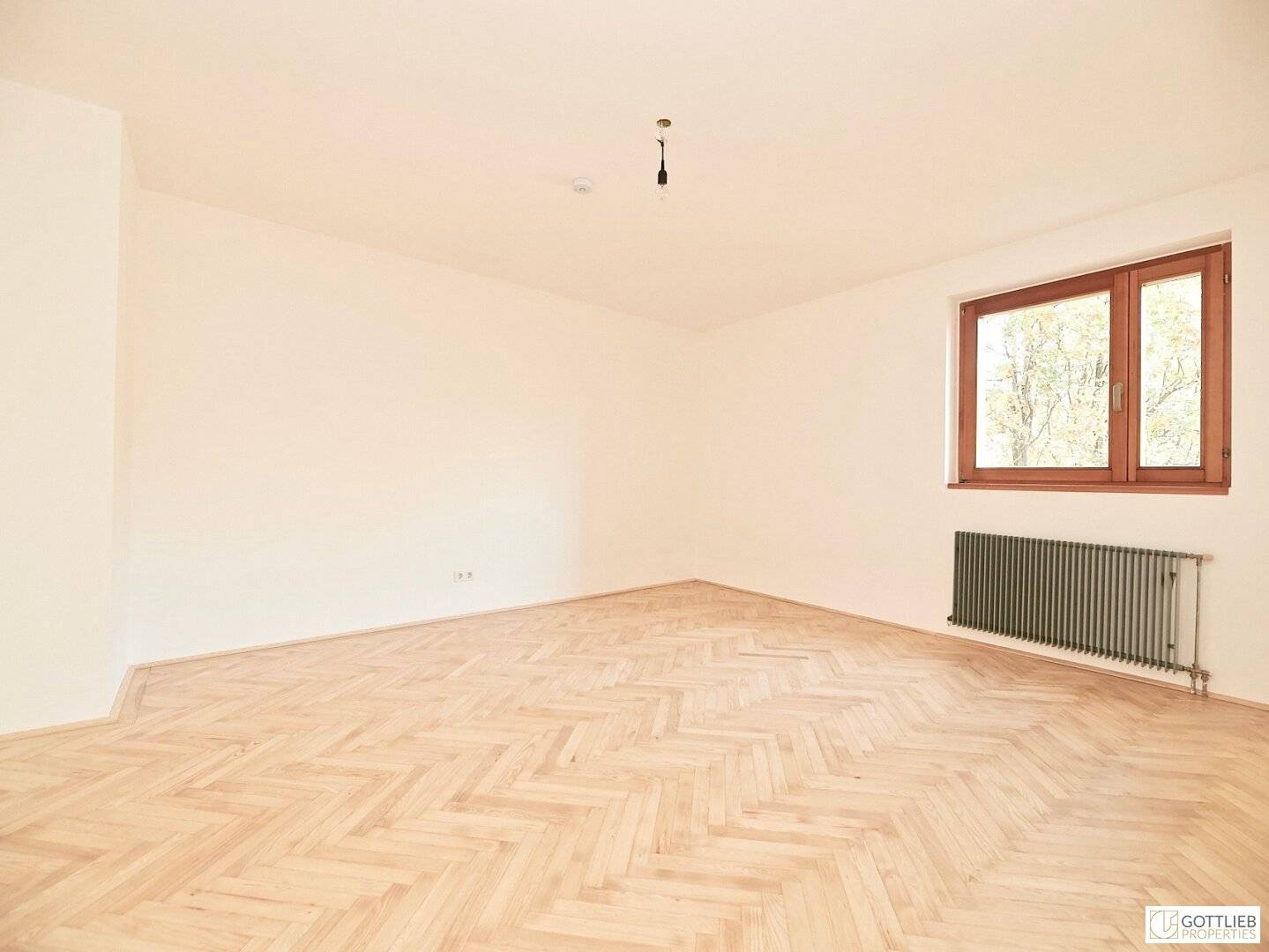 Quiet green location near Glanzing! Perfect 3-room apartment with optional garage space