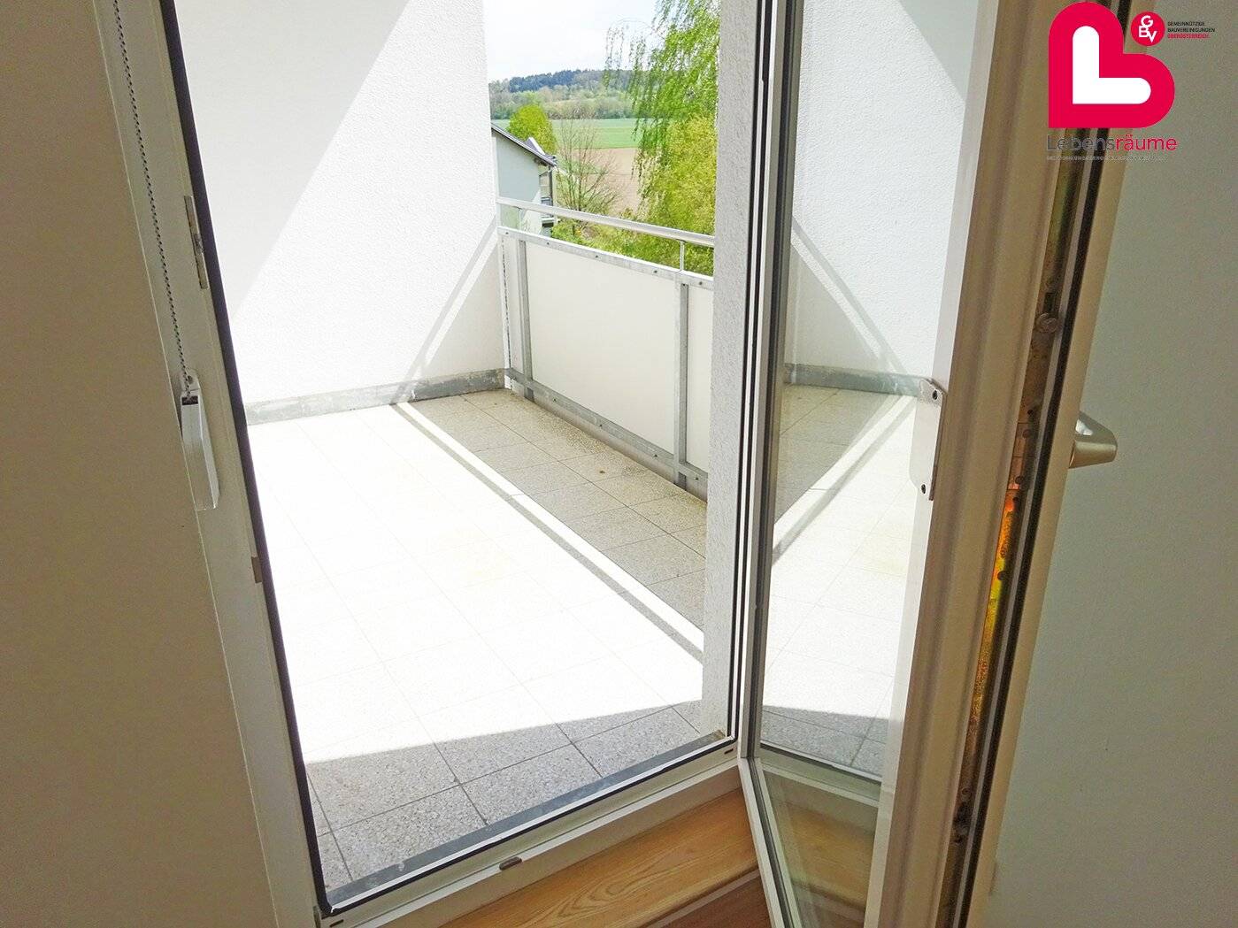Bright 3-room apartment in a quiet location