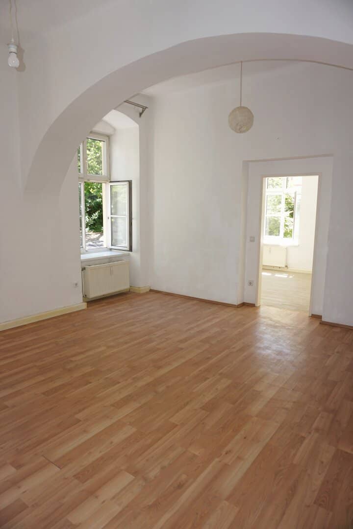Spacious old building apartment in Kleinmünchen