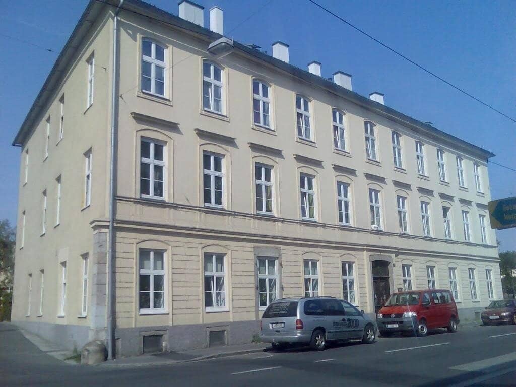 Spacious old building apartment in Kleinmünchen