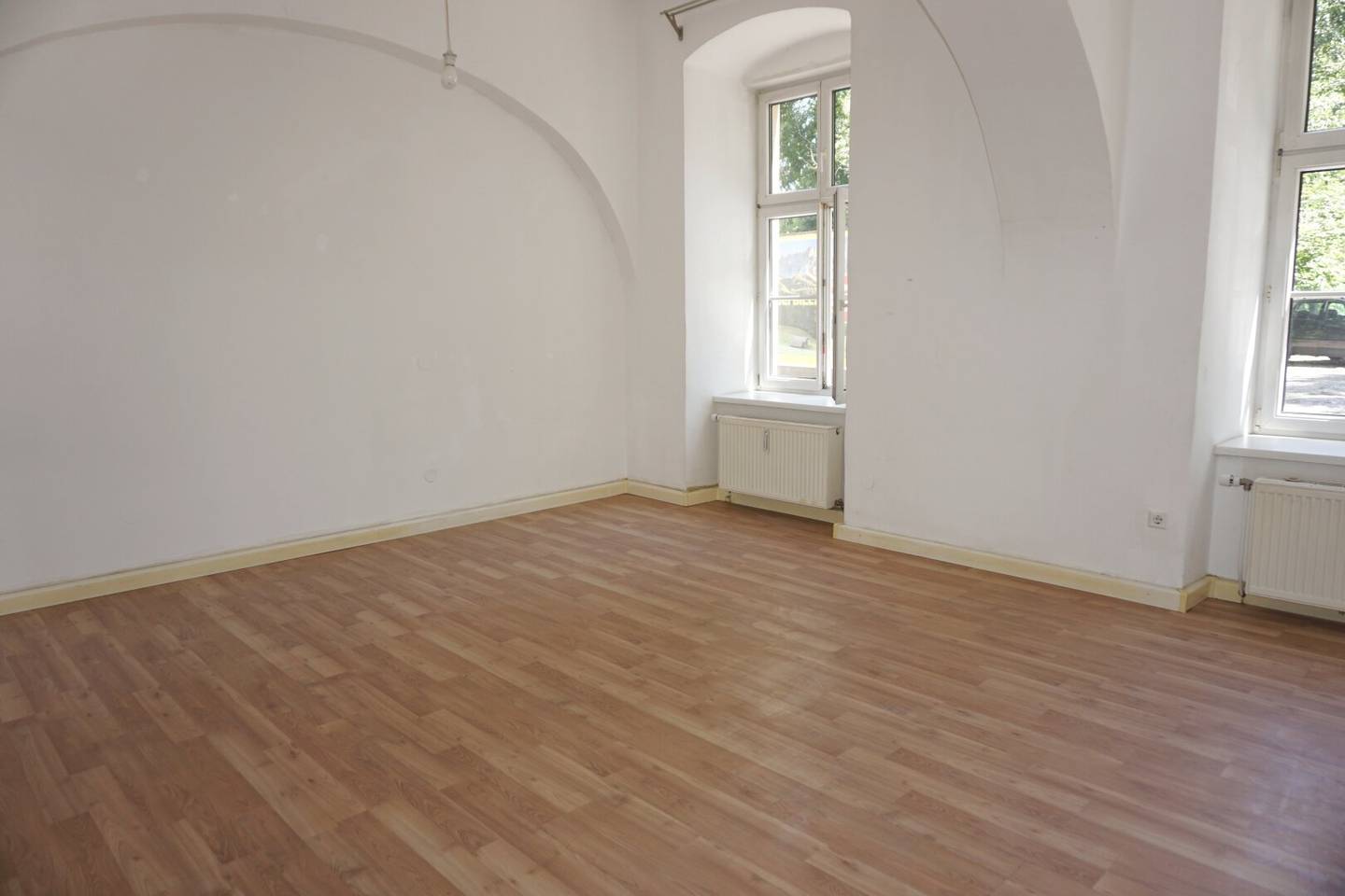 Spacious old building apartment in Kleinmünchen
