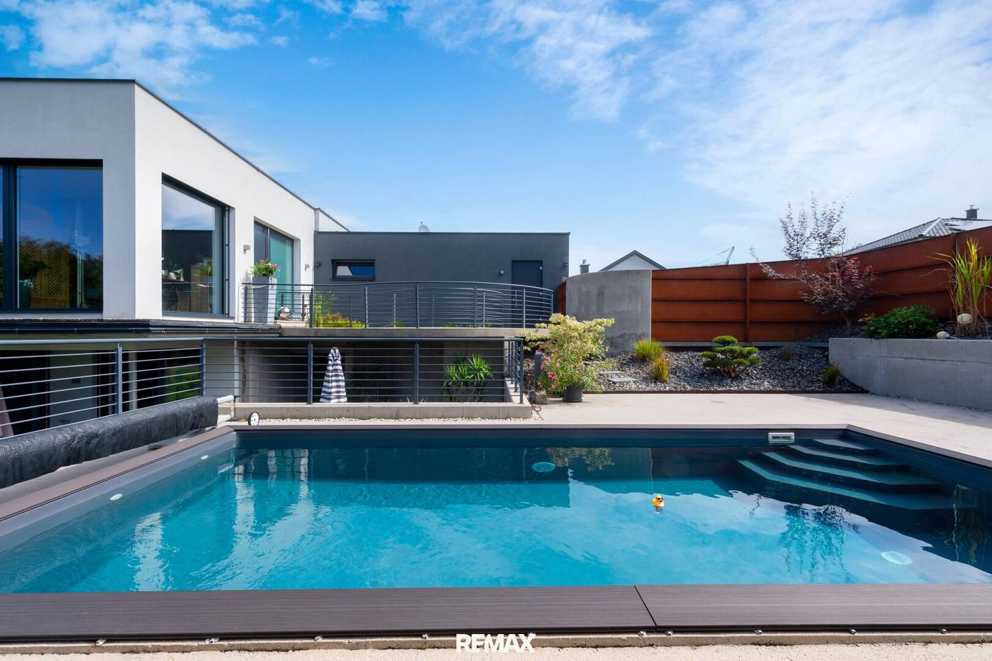 STEYR | CHRISTKINDL – Hochwertiges Designerhaus mit Swimmingpool, Garten, Terrasse &amp; Doppelgarage