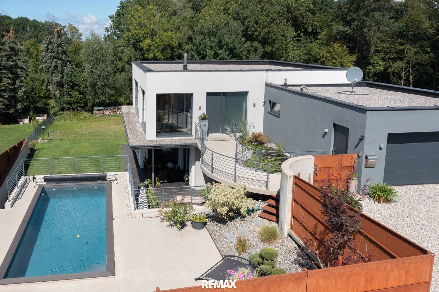 STEYR | CHRISTKINDL – Hochwertiges Designerhaus mit Swimmingpool, Garten, Terrasse &amp; Doppelgarage