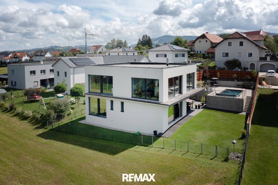 STEYR | CHRISTKINDL – Hochwertiges Designerhaus mit Swimmingpool, Garten, Terrasse &amp; Doppelgarage