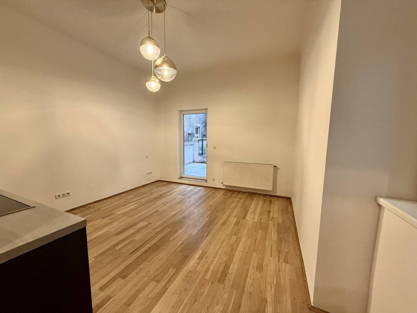 Charming 1-room period apartment with terrace in the courtyard – near U3 Kardinal-Nagl-Platz