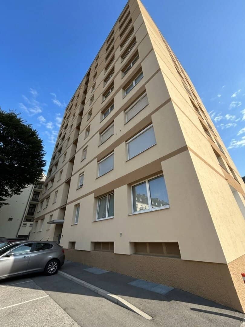 BESTE Lage in Leoben LKH - Universität mit Fernblick! Wunderschön modernisierte 73m² Wohnung, 5. Stock, inkl. Einbauküche